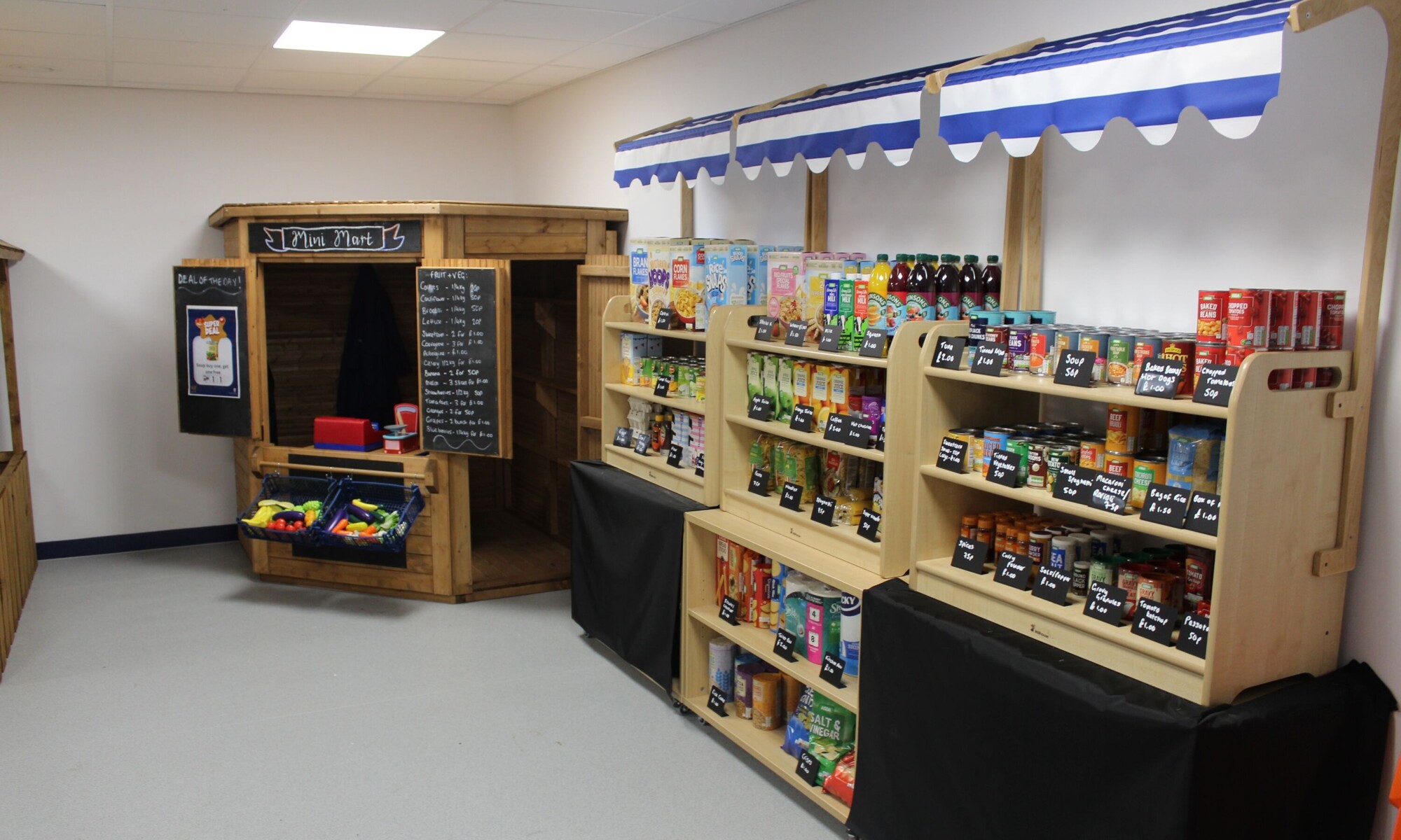 Prospect House Primary School - School pretend shop